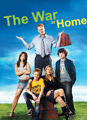 Постер к hd онлайн сериалу: Война в доме/The War at Home (2005)