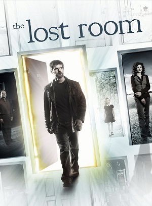 Постер к hd онлайн сериалу: Потерянная комната/The Lost Room (2006)